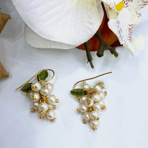 Cluster of pearl earrings